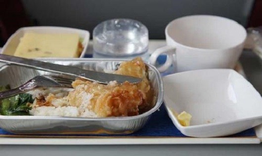 Lý do đồ ăn trên máy bay thường rất dở