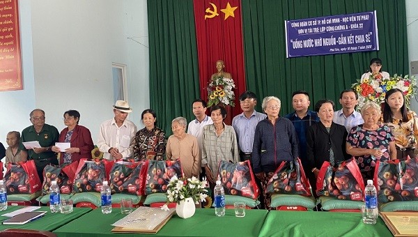 Học viện tư pháp cơ sở TP. HCM về nguồn, thăm mẹ Việt Nam anh hùng ở Đồng Nai