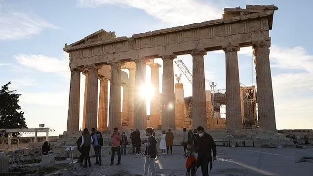 Thành cổ Acropolis thu hút đông khách tham quan