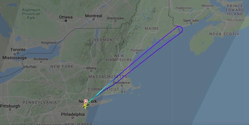 Dữ liệu trên FlightAware cho thấy chuyến bay quay đầu gần biên giới Mỹ - Canada.