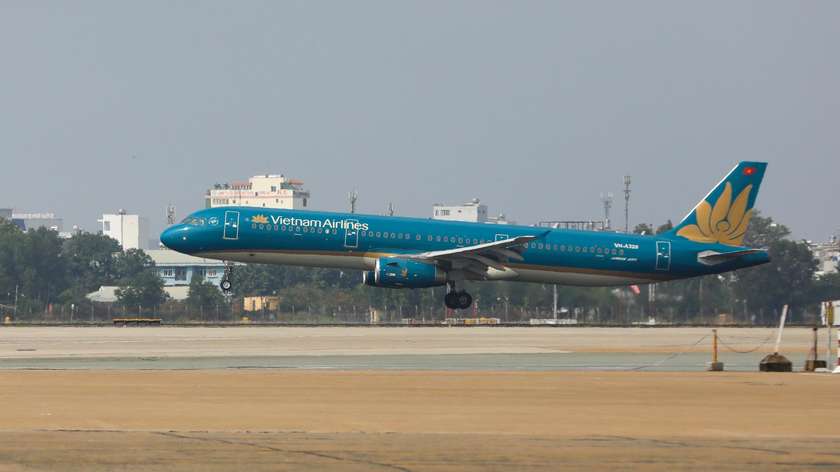 Máy bay cất cánh tại sân bay Tân Sơn Nhất, tháng 1/2021. Ảnh: Quỳnh Trần