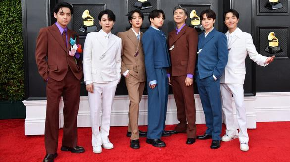 Nhóm nhạc BTS đến dự lễ trao giải Grammy lần thứ 64 ở Las Vegas, Mỹ vào ngày 3-4-2022 - Ảnh: AFP