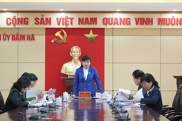 Đồng chí Nguyễn Thị Thu Hà, Bí thư Huyện ủy Đầm Hà, chủ trì họp Tiểu ban nhân sự phục vụ Đại hội Đảng bộ huyện nhiệm kỳ 2020-2025