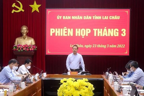 Chủ tịch UBND tỉnh Trần Tiến Dũng điều hành Phiên họp. ảnh:laichau.gov
