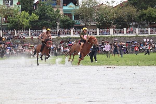 Lễ hội đua ngựa truyền thống