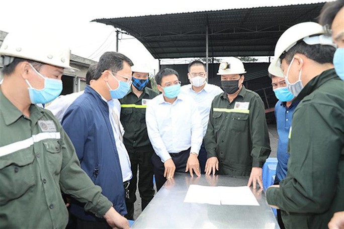Lãnh đạo Quảng Ninh trực tiếp tới hiện trường chỉ đạo công tác cứu hộ cứu nạn.