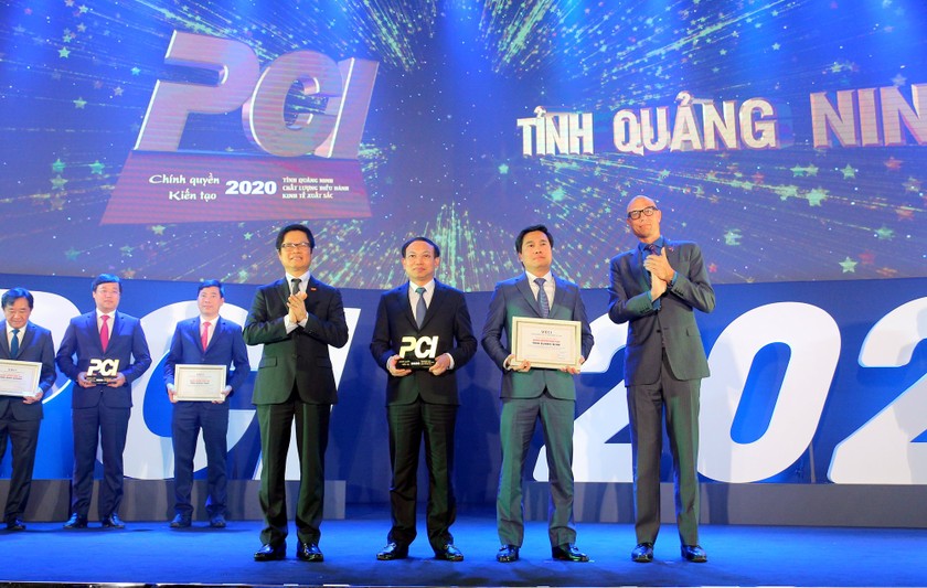 Lãnh đạo Quảng Ninh nhận ngôi quán quân PCI 2020.