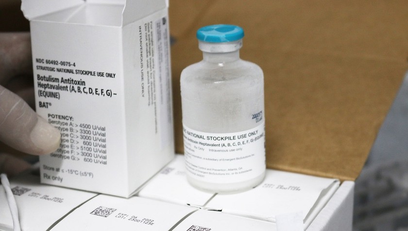 6 lọ thuốc giải độc tố botulinum đã được Bệnh viện Chợ Rẫy tiếp nhận. Ảnh: BVCC