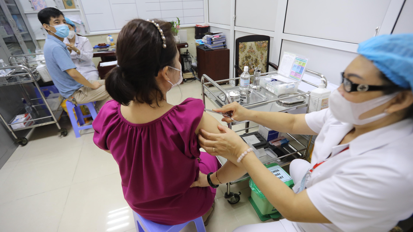 Hà Nộ triển khai tiêm vaccine cho người dân. Ảnh: Nam Nguyễn