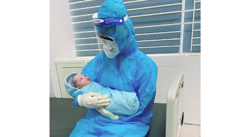 Đây là em bé thứ 6 chào đời từ người mẹ nhiễm SARS-CoV-2 được các bác sĩ tại bệnh viện phẫu thuật thành công. 