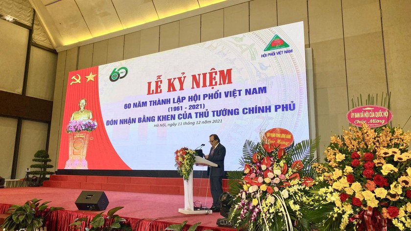 PGS.TS Nguyễn Viết Nhung, Giám đốc Bệnh viện Phổi Trung ương, Chủ tịch Hội Phổi Việt Nam, Chủ nhiệm Chương trình Chống Lao quốc gia phát biểu tại Lễ kỷ niệm.