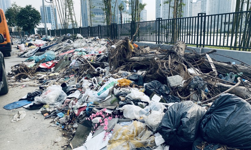 Bãi rác tự phát tại ngõ 7 Tôn Thất Thuyết.