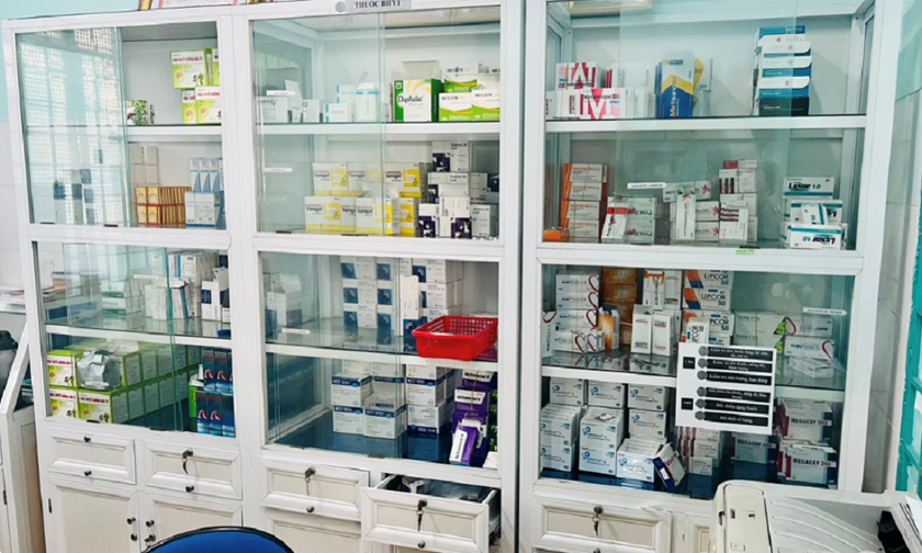 Tủ thuốc tại một trạm y tế phường thuộc Quận Tân Phú tháng 3/2023. Ảnh: Sở Y tế TP HCM