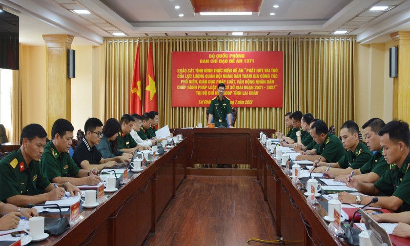 Đại tá Phạm Đức Hoài, Phó vụ trưởng Vụ Pháp chế Bộ Quốc phòng chủ trì khảo sát Đề án 1371 tại Bộ đội Biên phòng tỉnh Lai Châu.