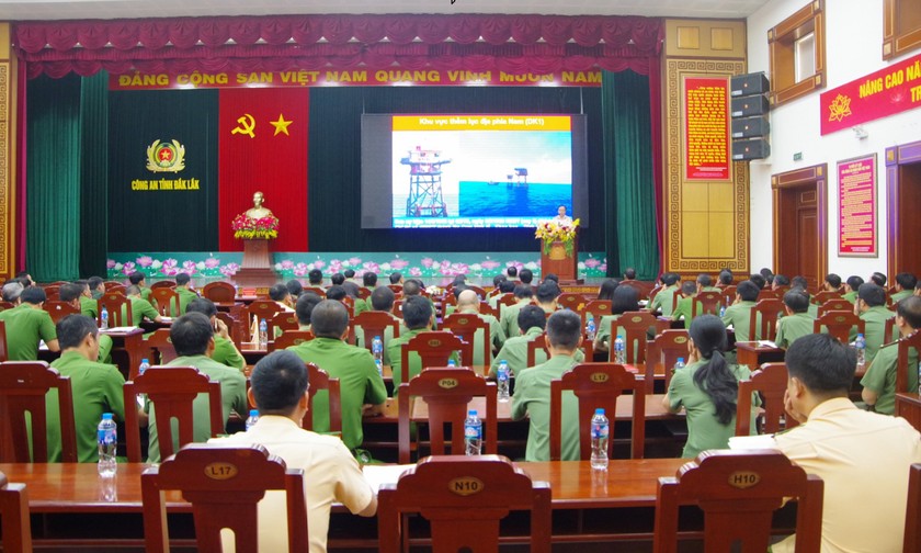 Quang cảnh buổi tuyên truyền tại Đảng ủy Công an tỉnh Đắk Lắk.