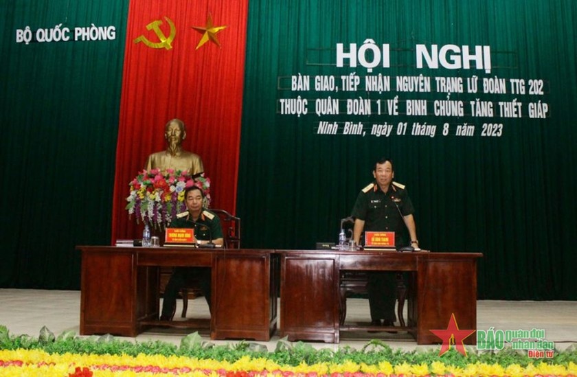 Thiếu tướng Đỗ Đình Thanh, Tư lệnh Binh chủng Tăng thiết giáp phát biểu tại hội nghị. Ảnh: Báo Quân đội nhân dân