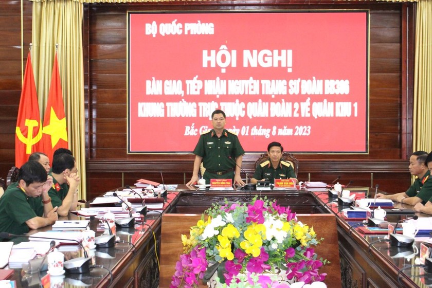 Trung tướng Nguyễn Hồng Thái, Ủy viên Trung ương Đảng, Tư lệnh Quân khu 1 phát biểu tại hội nghị.