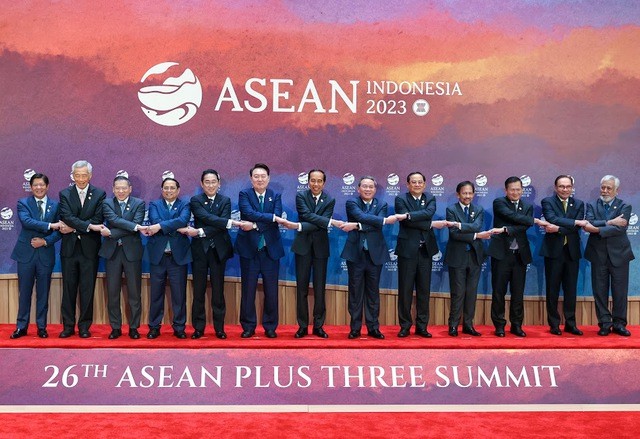 Thủ tướng Chính phủ Phạm Minh Chính cùng các nhà lãnh đạo dự Hội nghị Cấp cao ASEAN+3 (với Trung Quốc, Nhật Bản, Hàn Quốc) - Ảnh: VGP/Nhật Bắc