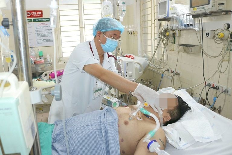 Bệnh nhân mắc sốt xuất huyết điều trị tại Bệnh viện Bạch Mai. Ảnh: Thành Dương
