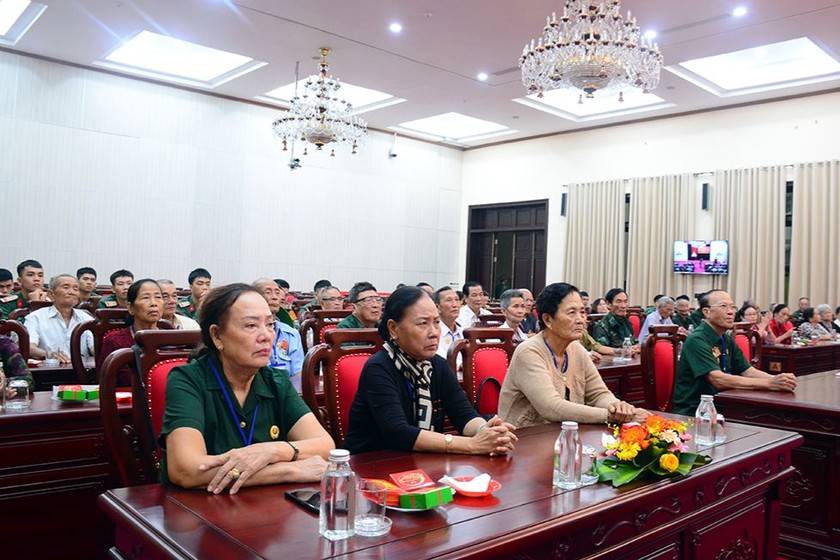 Các đại biểu người có công với cách mạng tỉnh Bạc Liêu tại buổi gặp mặt.