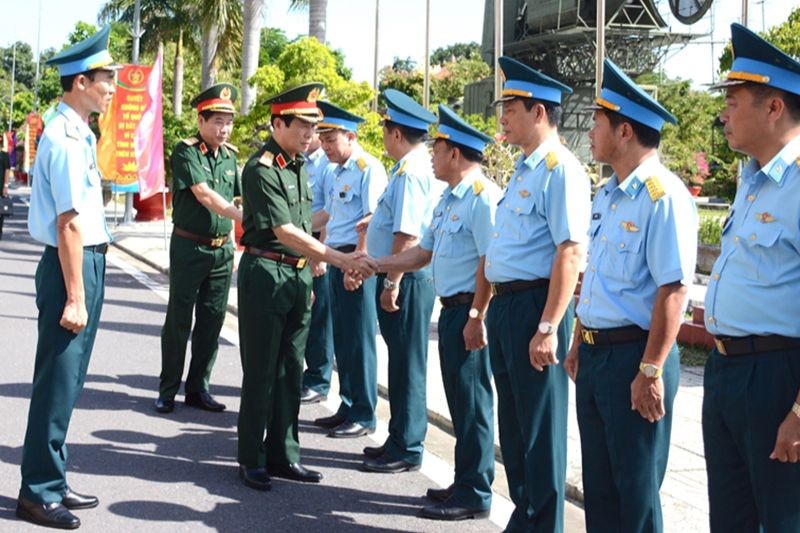 Thượng tướng Nguyễn Tân Cương kiểm tra tại Sư đoàn 377.