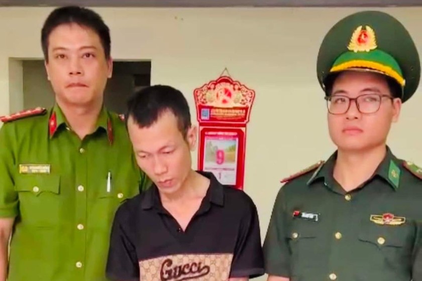 Đối tượng Huỳnh Văn Trọng bị lực lượng chức năng bắt giữ. 