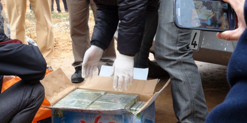Hình ảnh khám xét vụ bắt 156 bánh heroin tại Cao Bằng ngày 5/2/2015. Ảnh: Hà Trang.