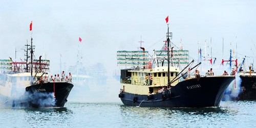 Trung Quốc áp đặt lệnh cấm đánh bắt nhưng vẫn cho các tàu nước này tới Trường Sa. Ảnh: Xinhua