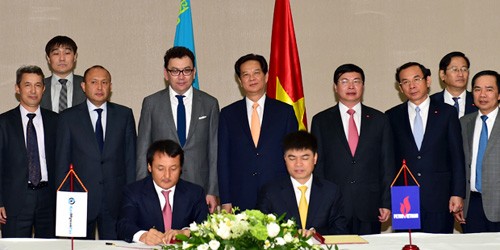 Thủ tướng gặp mặt doanh nghiệp Việt Nam tại Kazakhstan