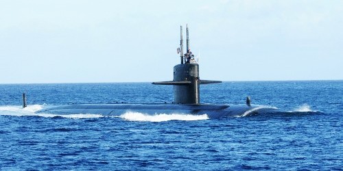 Mỹ đã đưa tàu ngầm tấn công nhanh USS Chicago tiên tiến nhất đến Vịnh Subic, Philippines.