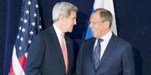 Ngoại trưởng Mỹ Kerry (trái) thảo luận về cuộc khủng hoảng Syria với người đồng cấp Nga Lavrov ngày 27/9. Ảnh: Reuters