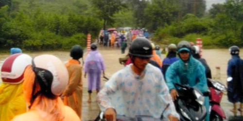 Tuyến quốc lộ 14G qua khu vực Dốc Rùa (xã Ating, huyện Đông Giang, Quảng Nam) thường xuyên bị ngập lụt khi mưa lớn. Ảnh: TTO