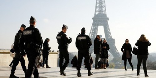Paris được tăng cường tuần tra nghiêm ngặt sau vụ khủng bố 13/11/2015.