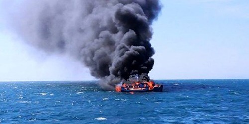 Tàu thu mua hải sản của DNTN Hải Tín bốc cháy trên biển.