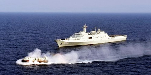 Tàu chiến Trung Quốc tập trận.