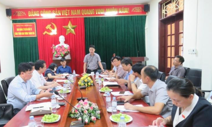 Đoàn giám sát của Quốc hội làm việc tại Ban Quản lý dự án đầu tư công trình giao thông tỉnh Thanh Hóa.