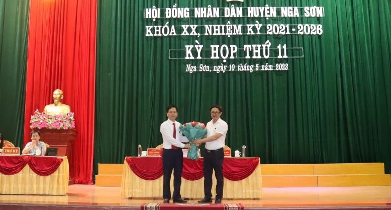 Ông Thịnh Văn Huyên được bầu làm Chủ tịch UBND huyện Nga Sơn, Thanh Hóa. 