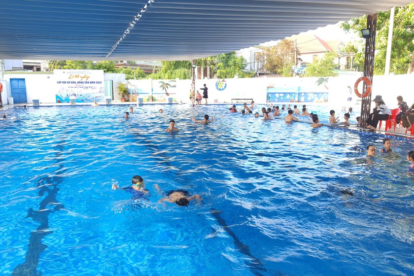 Khu vực bể bơi Trường THPT Nguyễn Trường Tộ. Ảnh: Thiên Ý 
