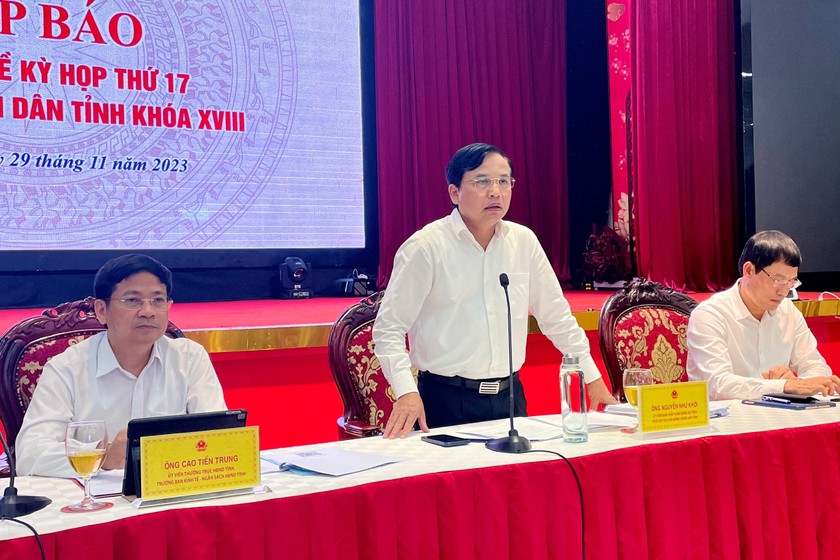 Ông Nguyễn Như Khôi - Phó Chủ tịch HĐND tỉnh Nghệ An thông tin với báo giới về kỳ họp thứ 17 HĐND tỉnh Nghệ An khóa XVII.