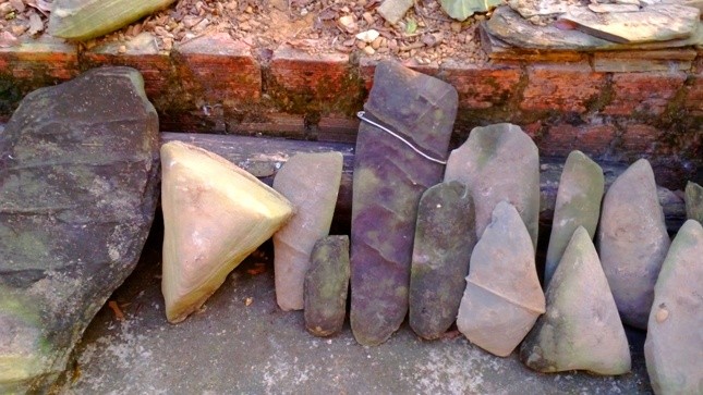 Bộ đàn đá được phát hiện tại xã Cự Nẫm, huyện Bố Trạch (Quảng Bình)