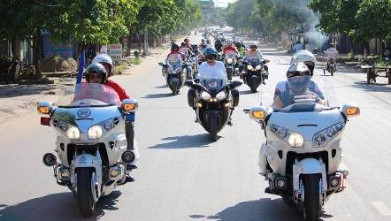 Đoàn siêu mô tô diễu hành chào mừng Đại hội CLB Mô tô Đông Hà lần thứ I. Ảnh: Hoàng Phan Bảo Huy