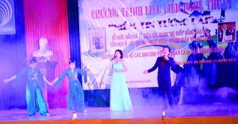 Chương trình biểu diễn nghệ thuật “Niềm tin tương lai” ủng hộ sinh viên nghèo Quảng Bình.