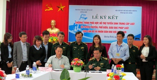 Ký kết phối hợp giữa Trường Trung cấp Luật Đồng Hới và Bộ chỉ huy BĐBP tỉnh Quảng Bình.