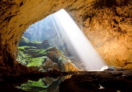 Khung cảnh tráng lệ, kỳ vĩ của hang Sơn Đoòng (Quảng Bình) – hang động lớn nhất thế giới. Ảnh: Công ty Oxalis cung cấp.