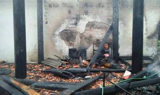 Ngọn lửa lớn đã thiêu rụi căn nhà của Phó chủ tịch HĐND xã Thanh Thạch. Ảnh: CTV