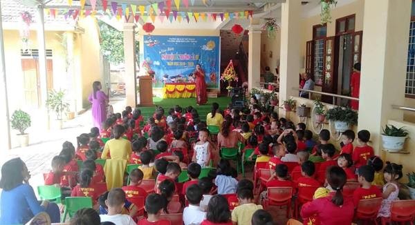 Trường Mầm non xã Liên Trạch, huyện Bố Trạch (Quảng Bình) tổ chức lễ khai giảng sau những ngày mưa lũ đã qua.