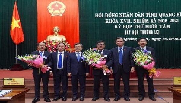 Thường trực Tỉnh ủy Quảng Bình chúc mừng 3 Phó chủ tịch UBND tỉnh.