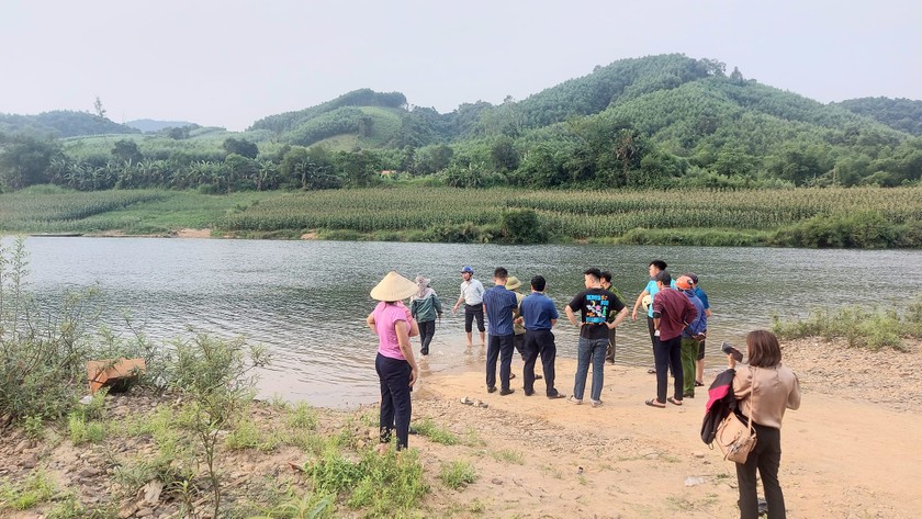 Bến Thác Dài ở thượng nguồn sông Gianh chảy qua xã Đồng Hóa, nơi 2 nữ sinh đuối nước. (ảnh: Trần Văn)