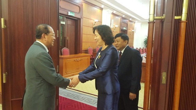 Phó trưởng ban thường trực BCĐ CCTP TƯ Lê Thị Thu Ba đón đoàn Đại biểu cấp cao của Bộ Tư pháp Lào