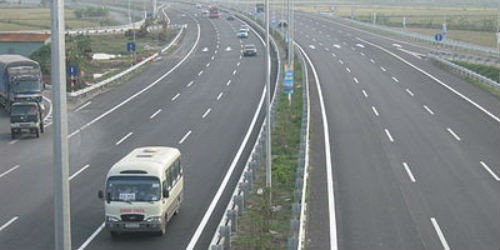Các dự án đường bộ cao tốc đang  được hoàn thành theo tiến độ